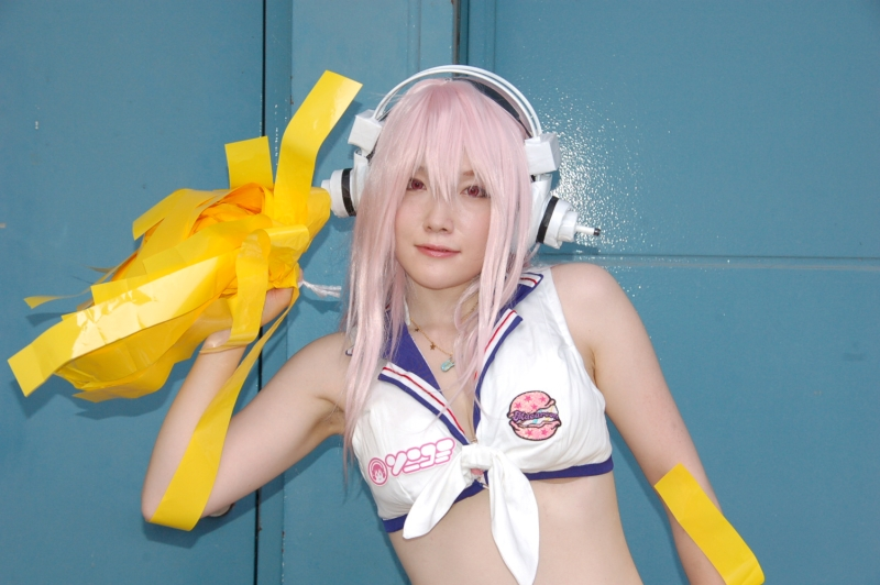 Illustration for article titled From Creepy to Cute, Cosplay at Wonder Festival
